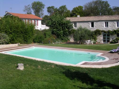 Spécialiste pose liner piscine et membrane armée en Charente-Maritime et Grand Ouest. 20 ans d’expérience, intervention rapide, devis gratuit.