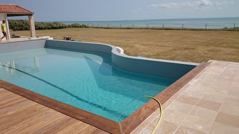 → Transformer une piscine en résine, rénovation en liner armé 150, piscine à débordement